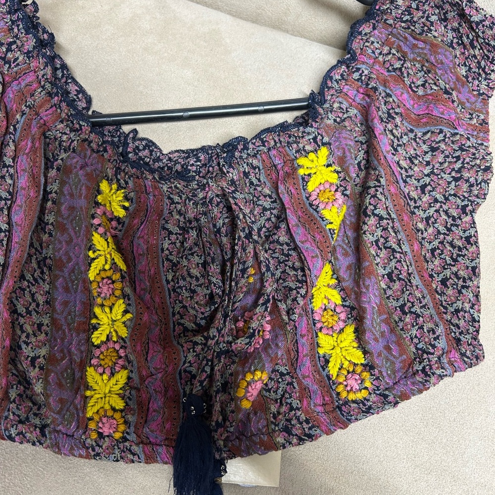 Size Small Raga Embroidered Crop Top NWT - Picture 3 of 9